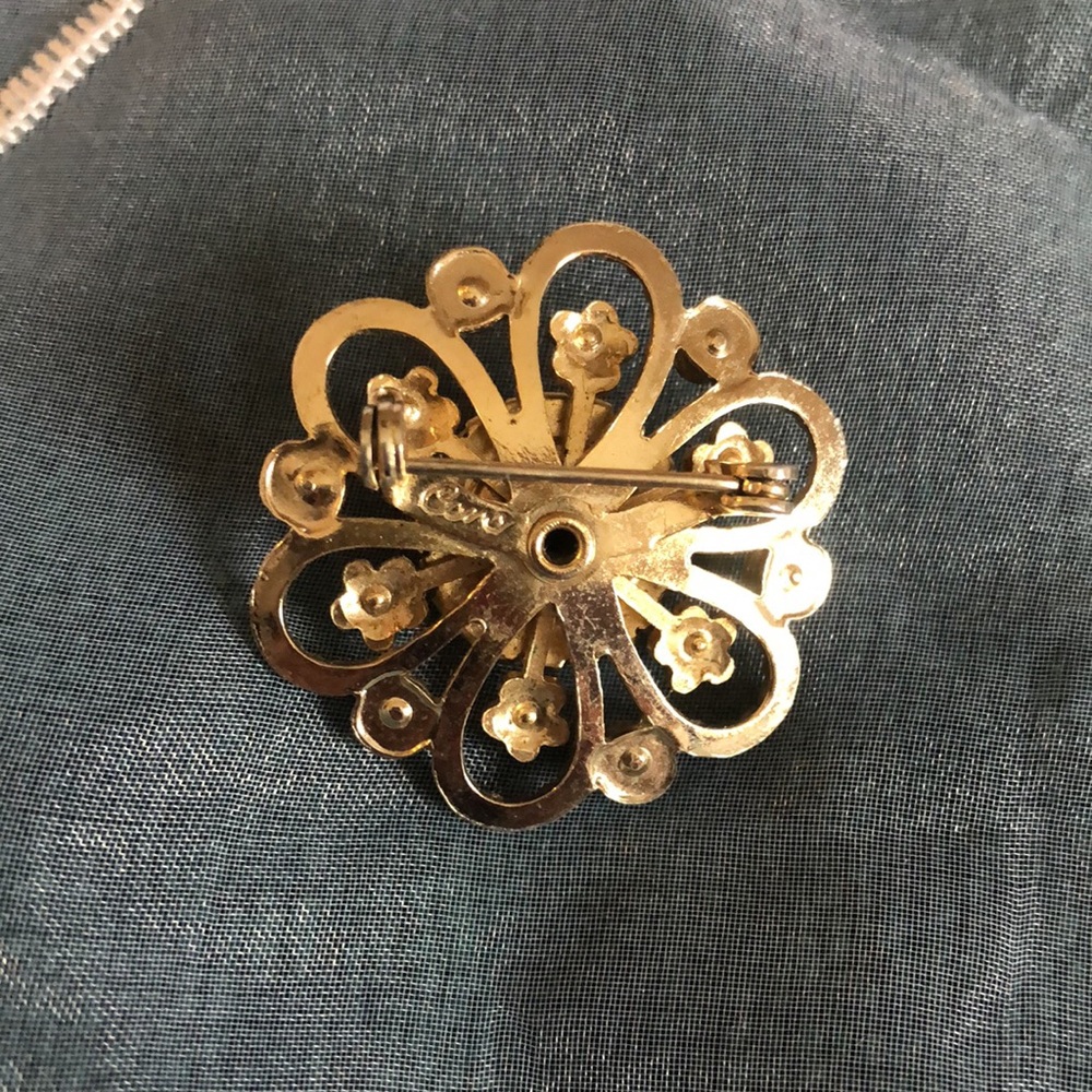 Antique Vintage CORO Pearl Brooch - Picture 4 of 5